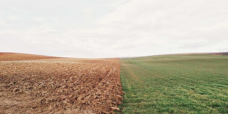 河北德隆盛：老旧小区改造中的建筑材料选择与水泥施工关键技术